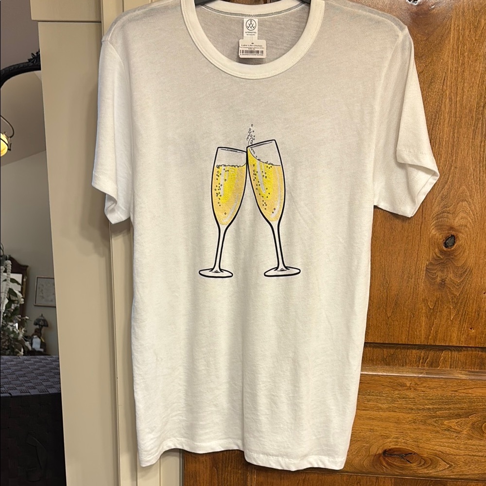 New NWT Alternative Champagne Glasses Design Tee T shirt Size Small